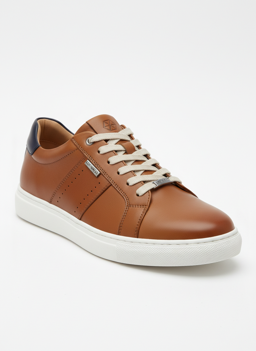 Zapatilla casual de cuero para hombre sobre fondo blanco